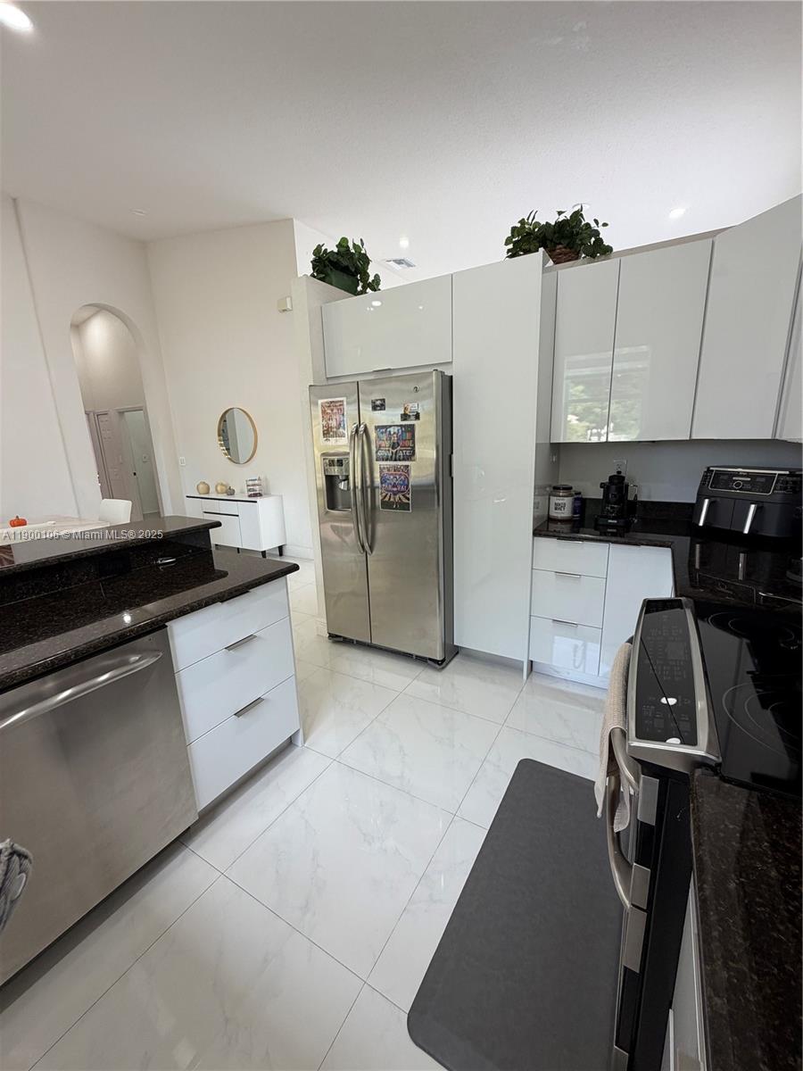 POD 3 AT MONARCH LAKES - Residential Lease