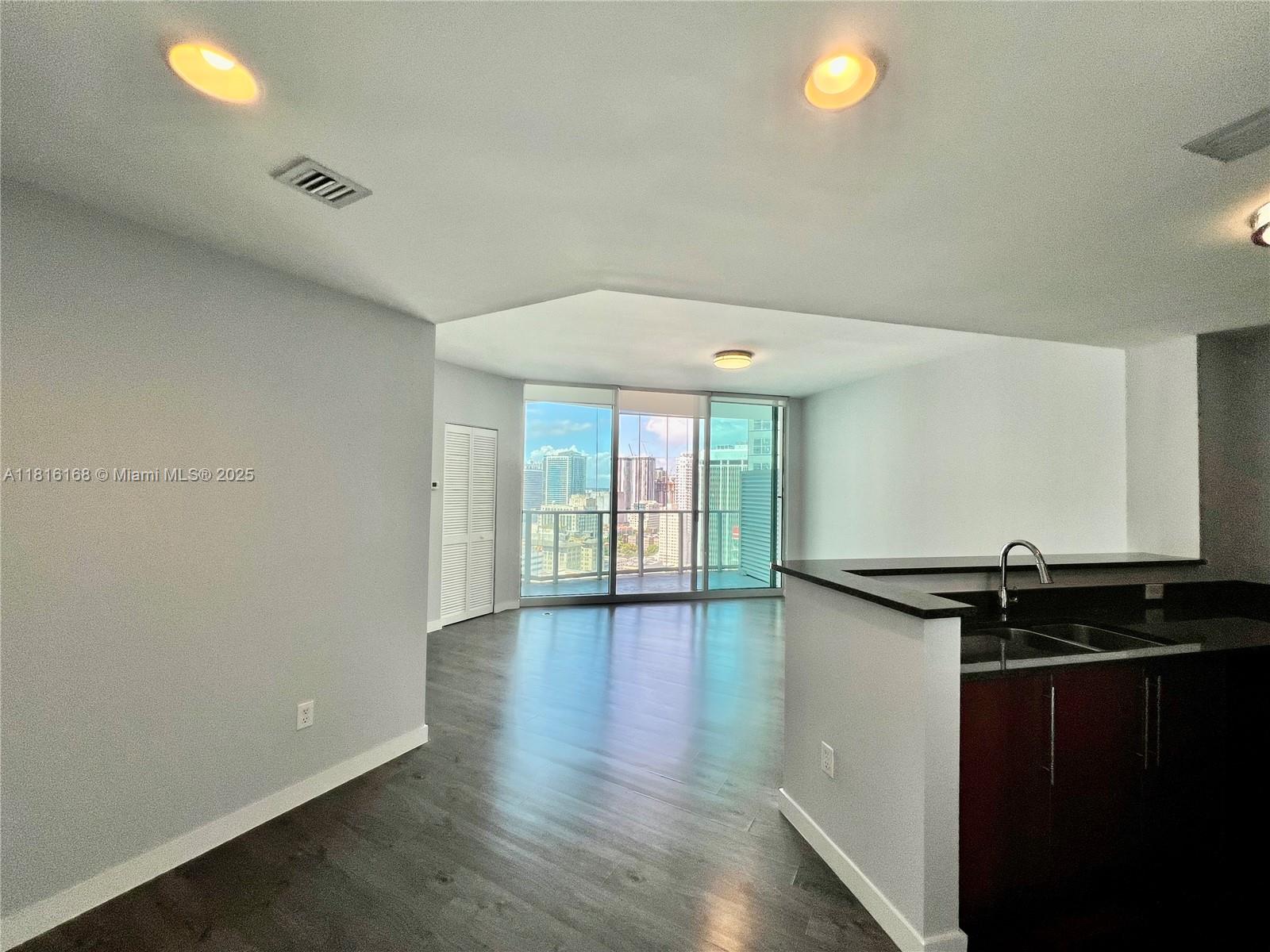 300 S Biscayne Blvd 2705