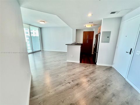 300 S Biscayne Blvd 2705 Miami FL 33131