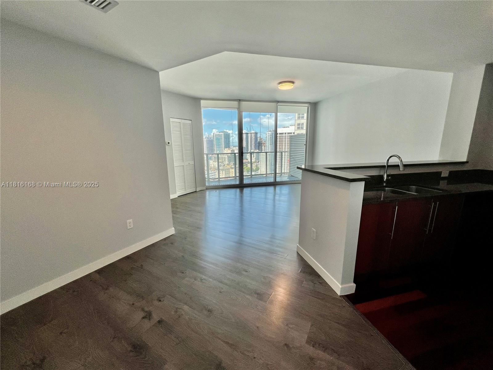 300 S Biscayne Blvd 2705