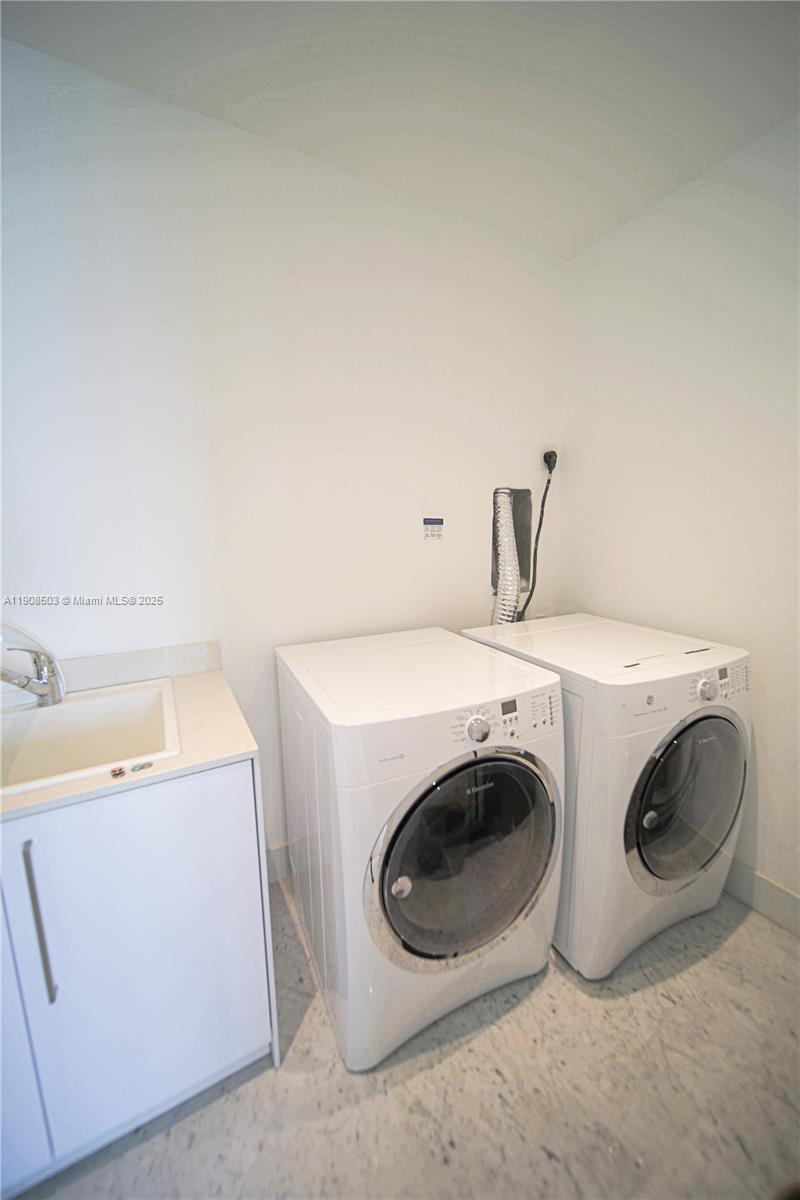 JADE SIGNATURE CONDO - Residential