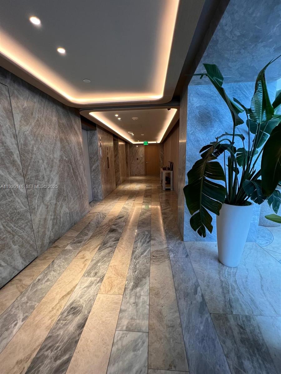 MAYFIELD CONDO - Residential Lease