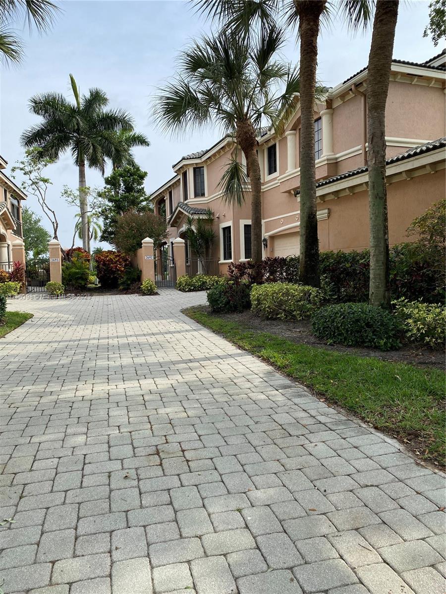 Rental Property at 2697 Center Ct Dr 1-13, Weston, Broward County, Florida - Bedrooms: 3 
Bathrooms: 2  - $4,500 MO.