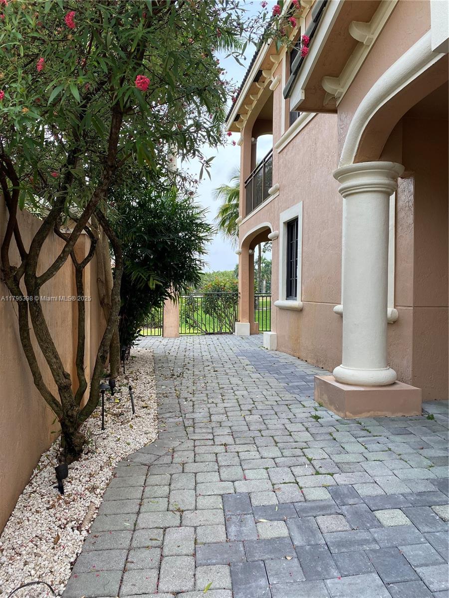 2697 Center Ct Dr 1-13