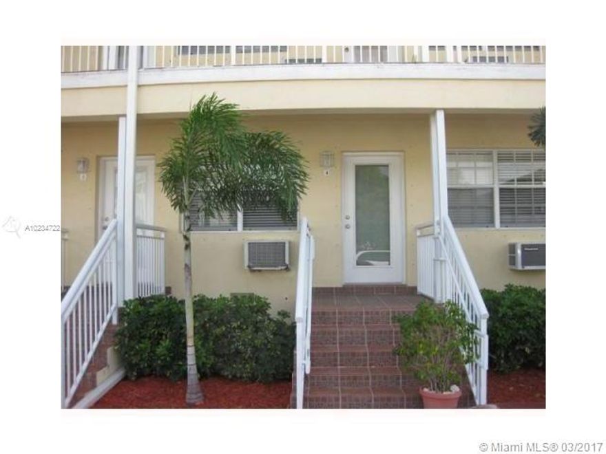 Cute and fresh studio just two blocks from the beach, close to restaurants, shopping, and public transportation. Minutes from South Beach. Tile throughout the unit, maintained in perfect conditions. Located in a nice and quite area.
