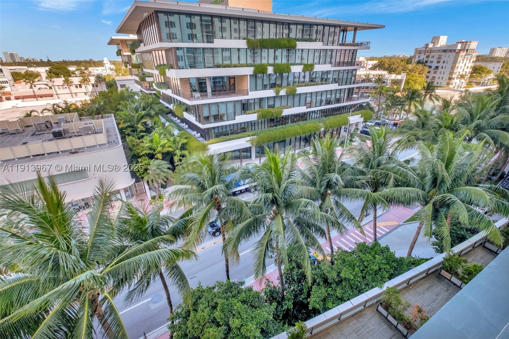 2301 Collins Ave 634