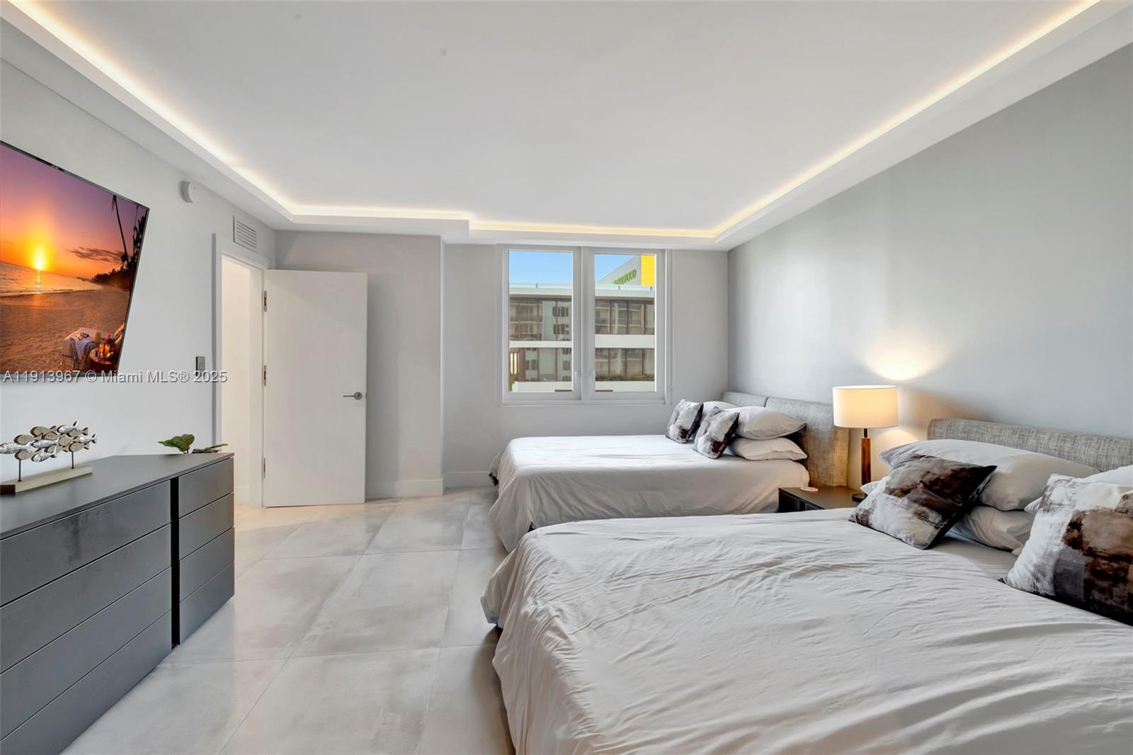 RONEY PALACE CONDO - Residential Lease