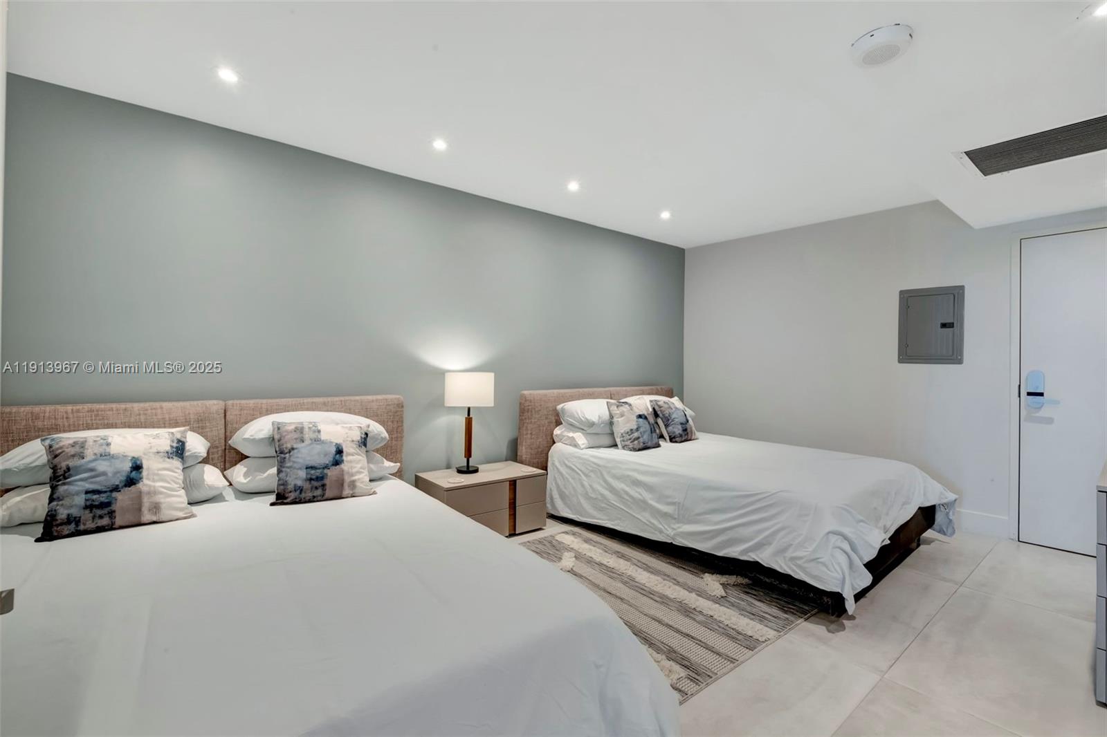 RONEY PALACE CONDO - Residential Lease