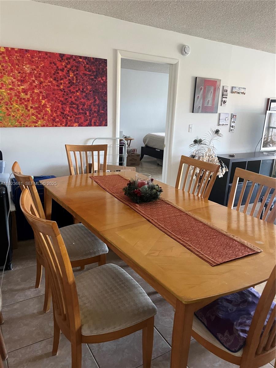 BUILDING SIX OF RACQUET C - Residential Lease