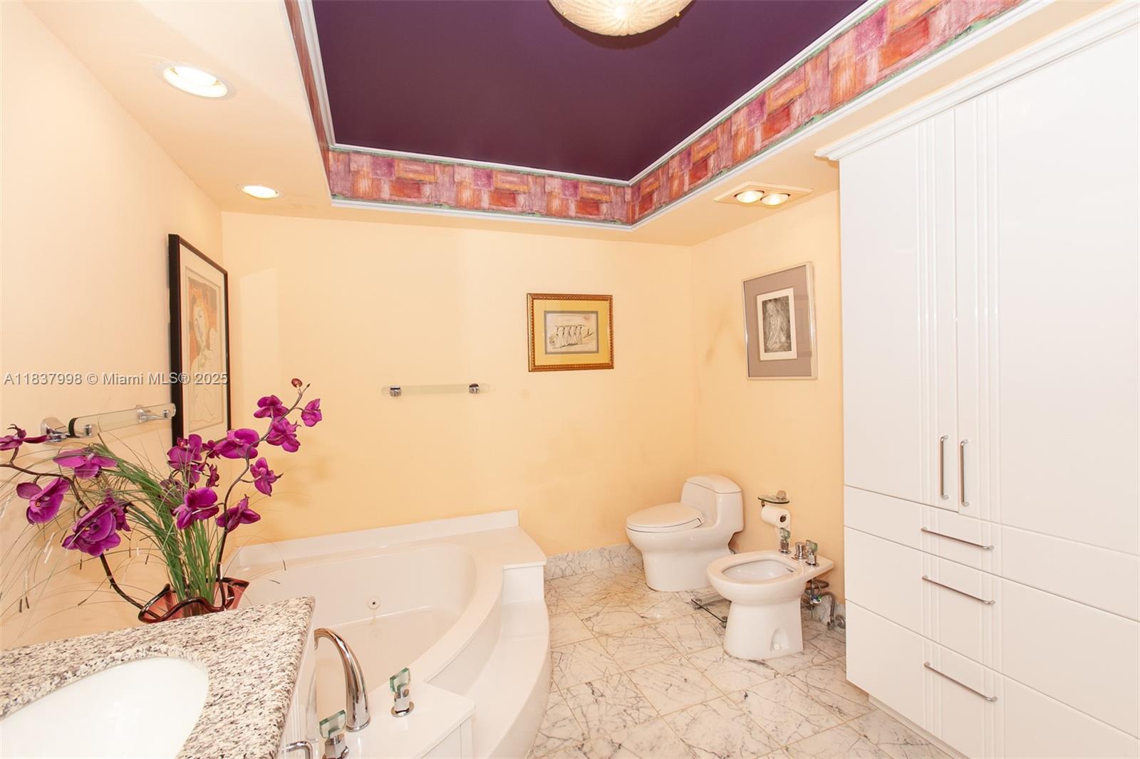 HAMPTONS WEST CONDO - Residential