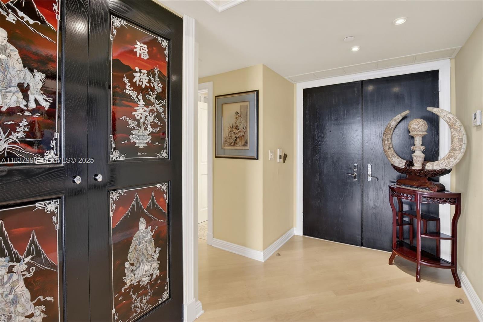 HAMPTONS WEST CONDO - Residential