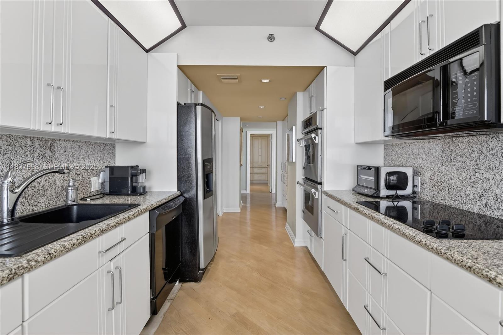 HAMPTONS WEST CONDO - Residential