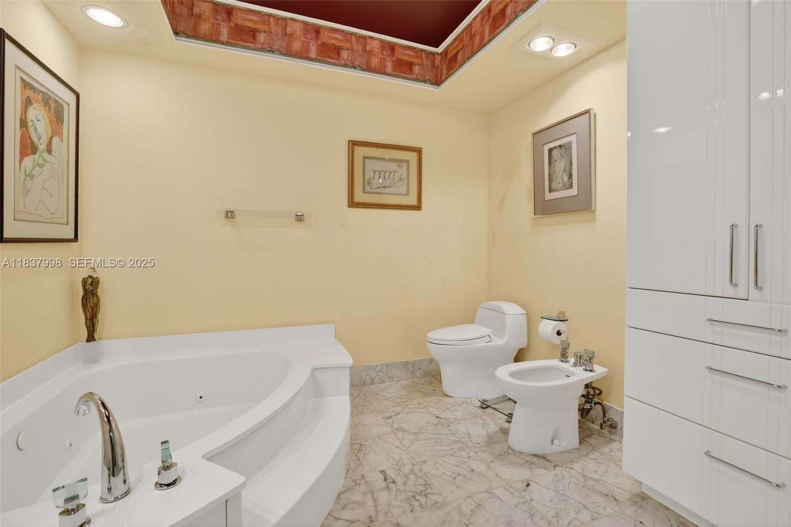 HAMPTONS WEST CONDO - Residential