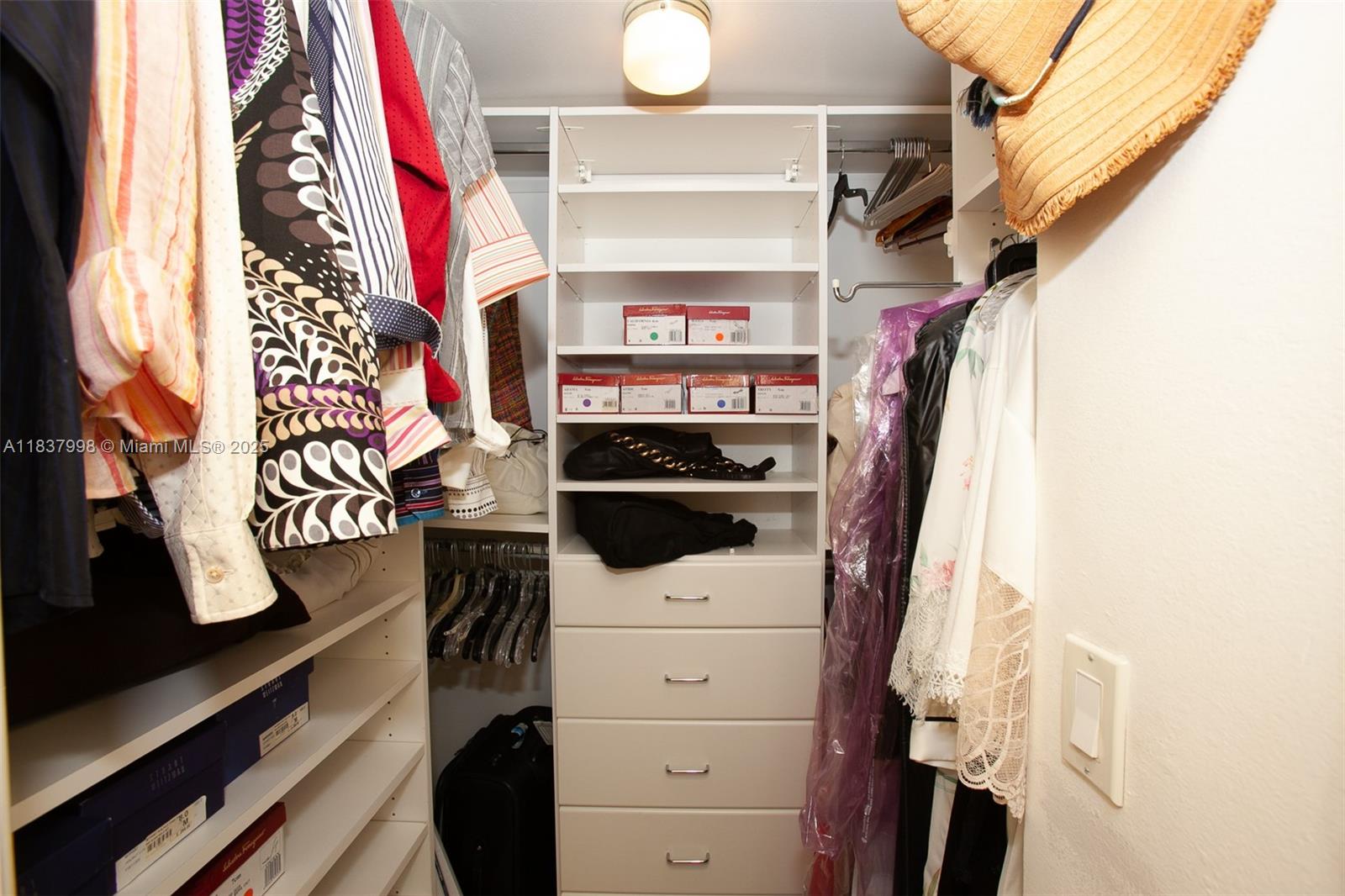 HAMPTONS WEST CONDO - Residential