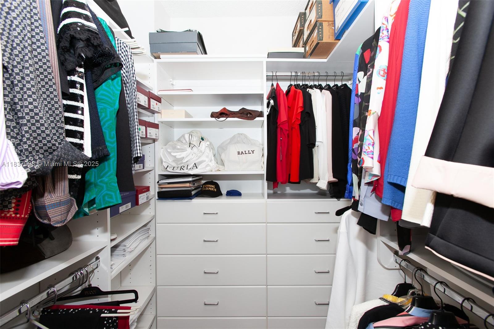 HAMPTONS WEST CONDO - Residential