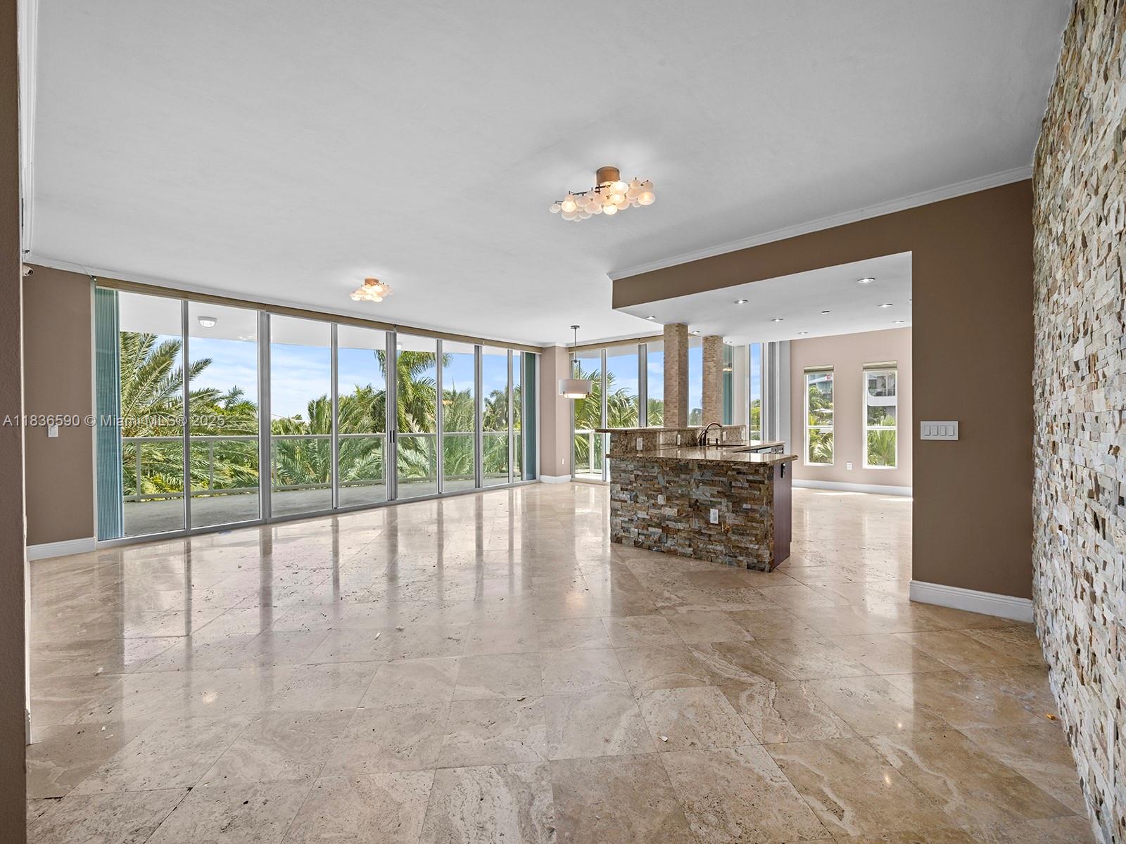 2645 S Bayshore Dr 304, Miami, FL, 33133/$2,750,000 3 2645 S Bayshore Dr 304