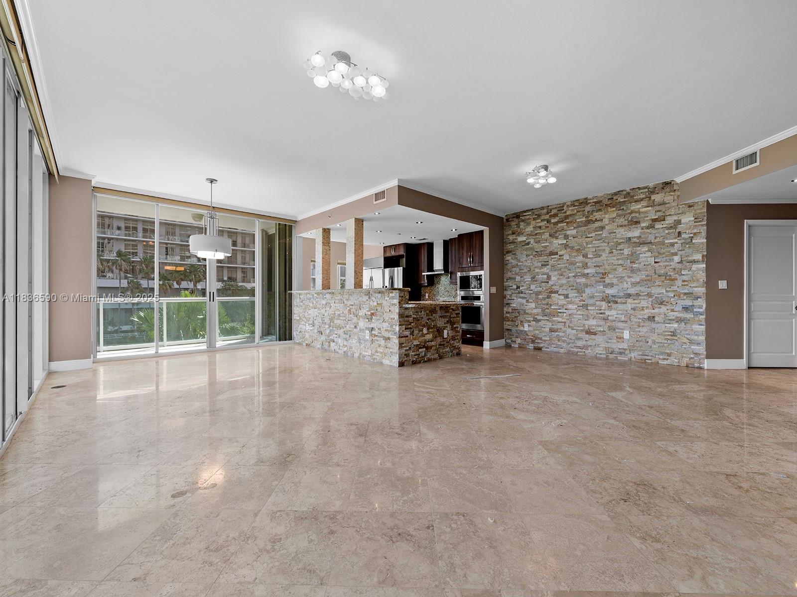 2645 S Bayshore Dr 304, Miami, FL, 33133/$2,750,000 4 2645 S Bayshore Dr 304