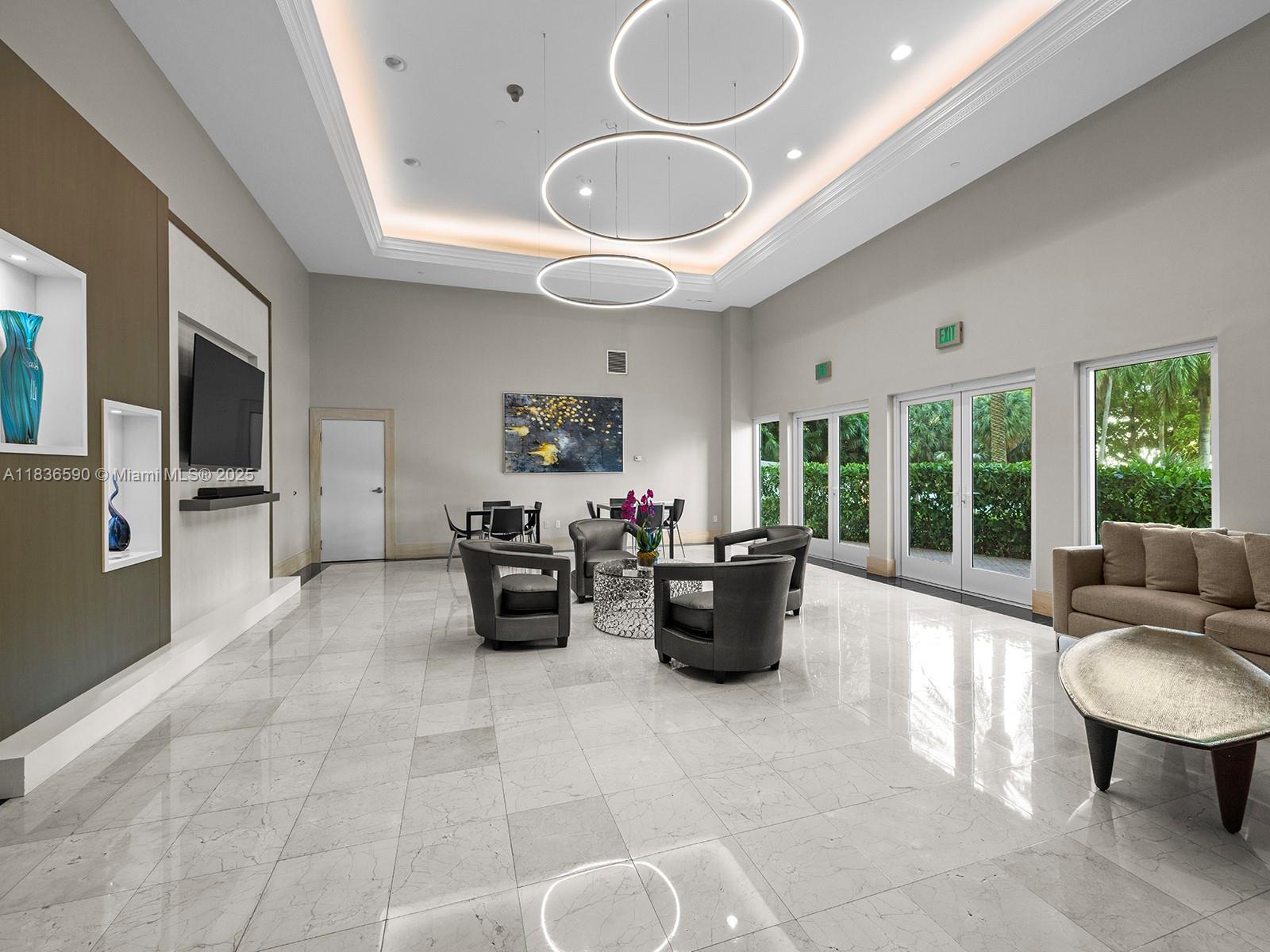 2645 S Bayshore Dr 304, Miami, FL, 33133/$2,750,000 2 2645 S Bayshore Dr 304