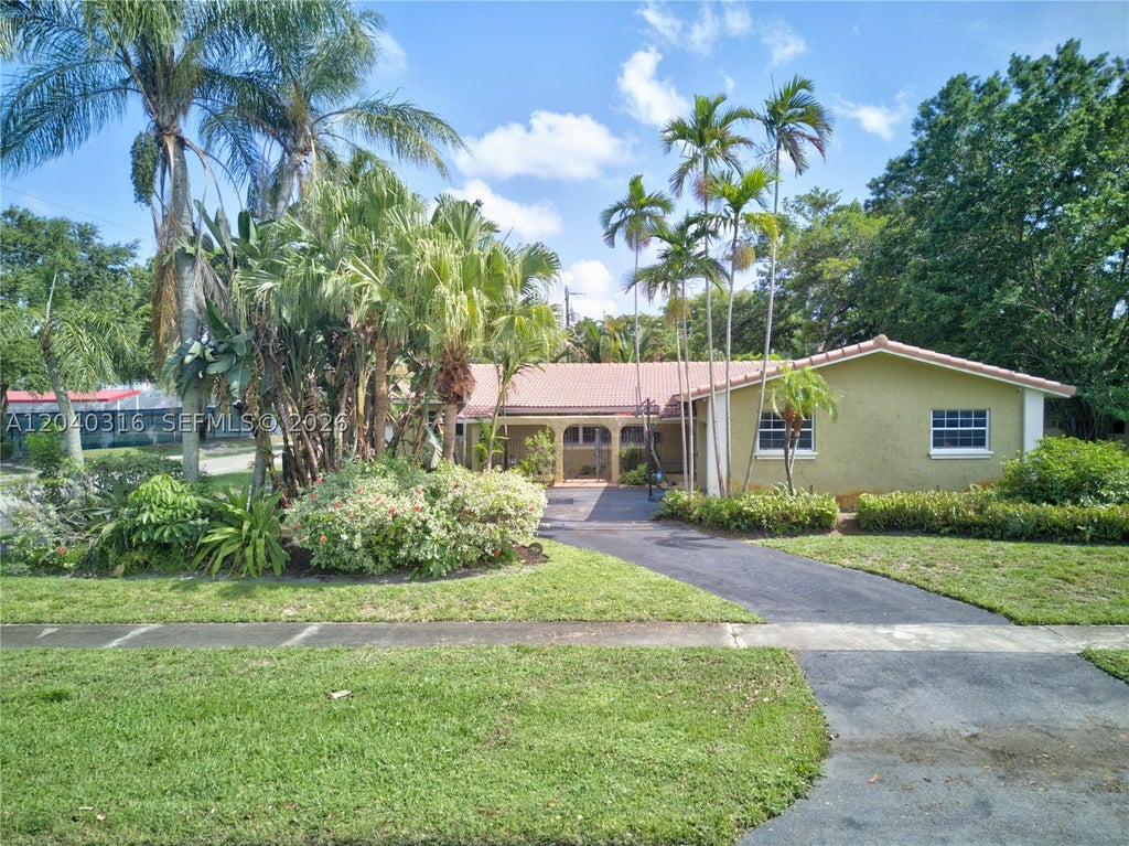 Photo of 5300 Fillmore St, Hollywood, FL 33021 (MLS # A12040316)