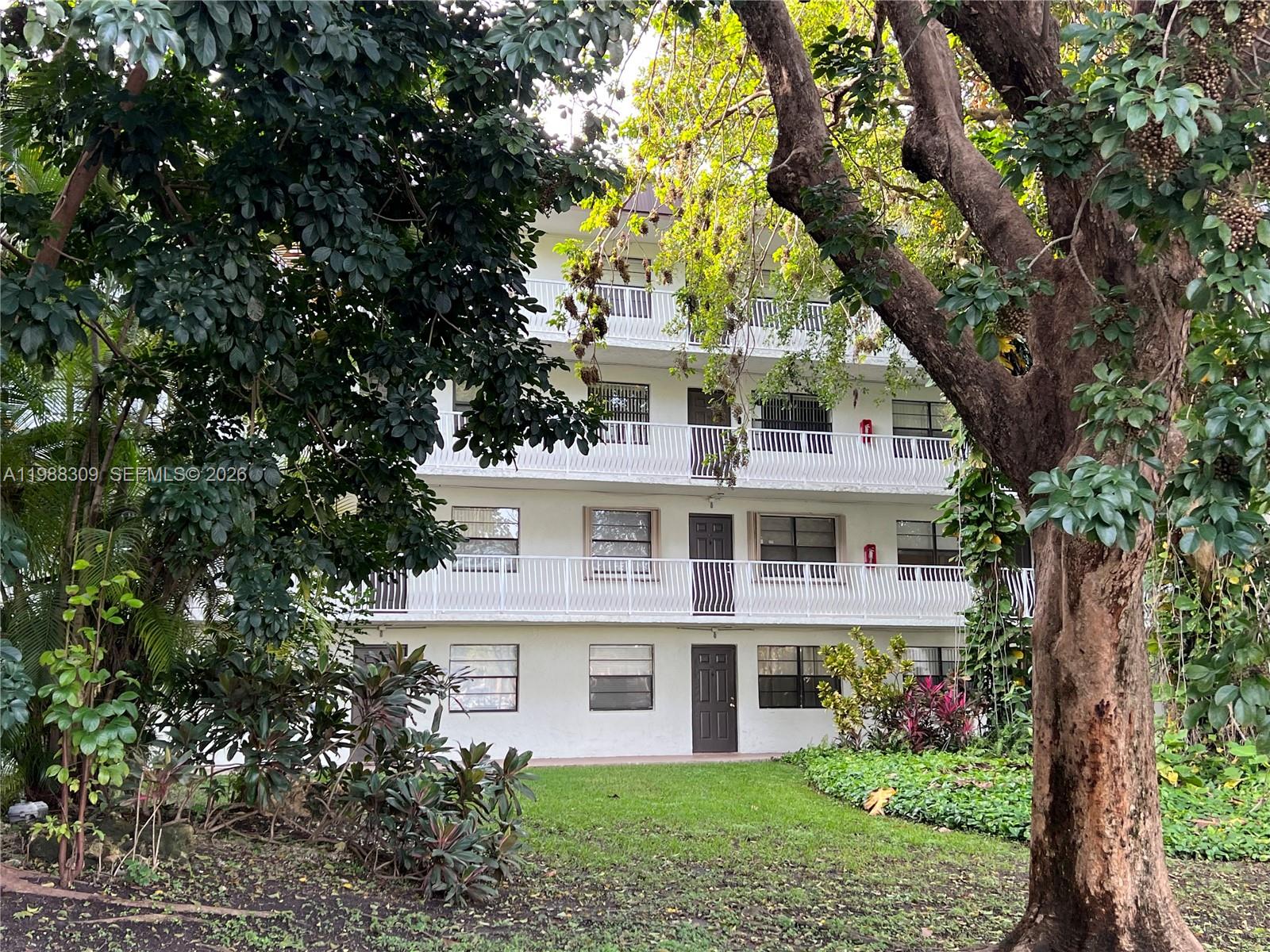 PALM VILLAGE CLUB CONDO - Residential Lease