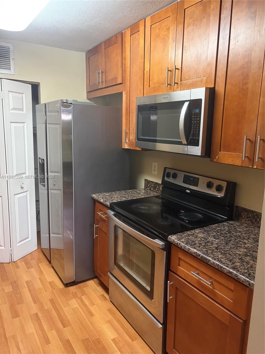 PALM VILLAGE CLUB CONDO - Residential Lease