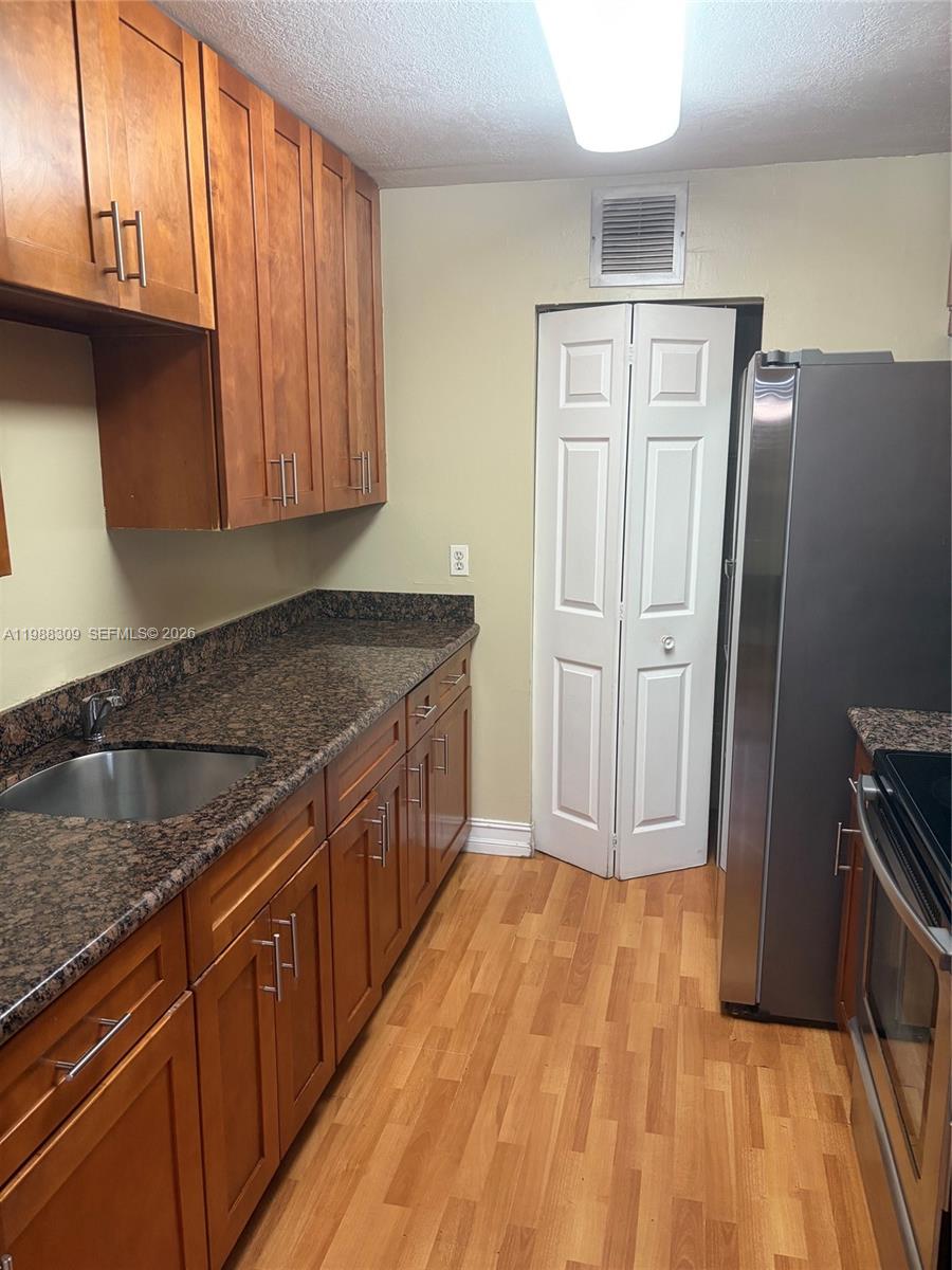 PALM VILLAGE CLUB CONDO - Residential Lease