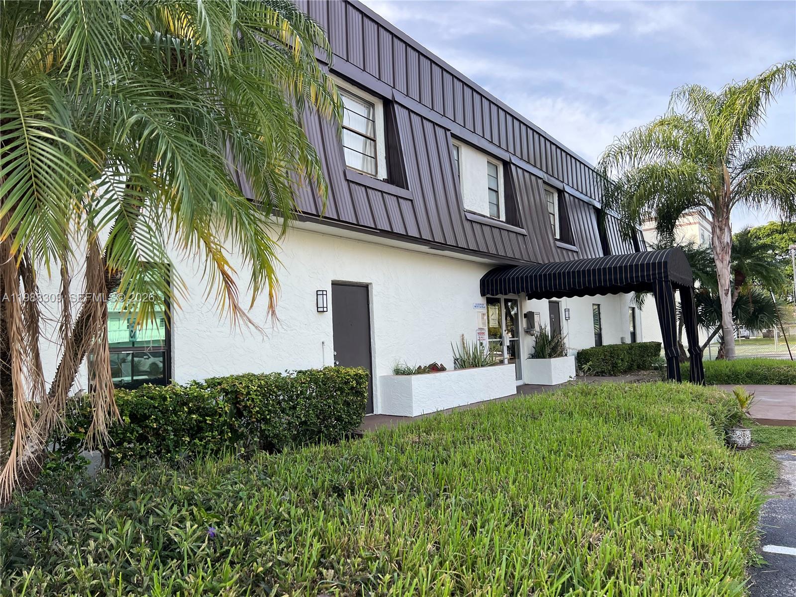 PALM VILLAGE CLUB CONDO - Residential Lease