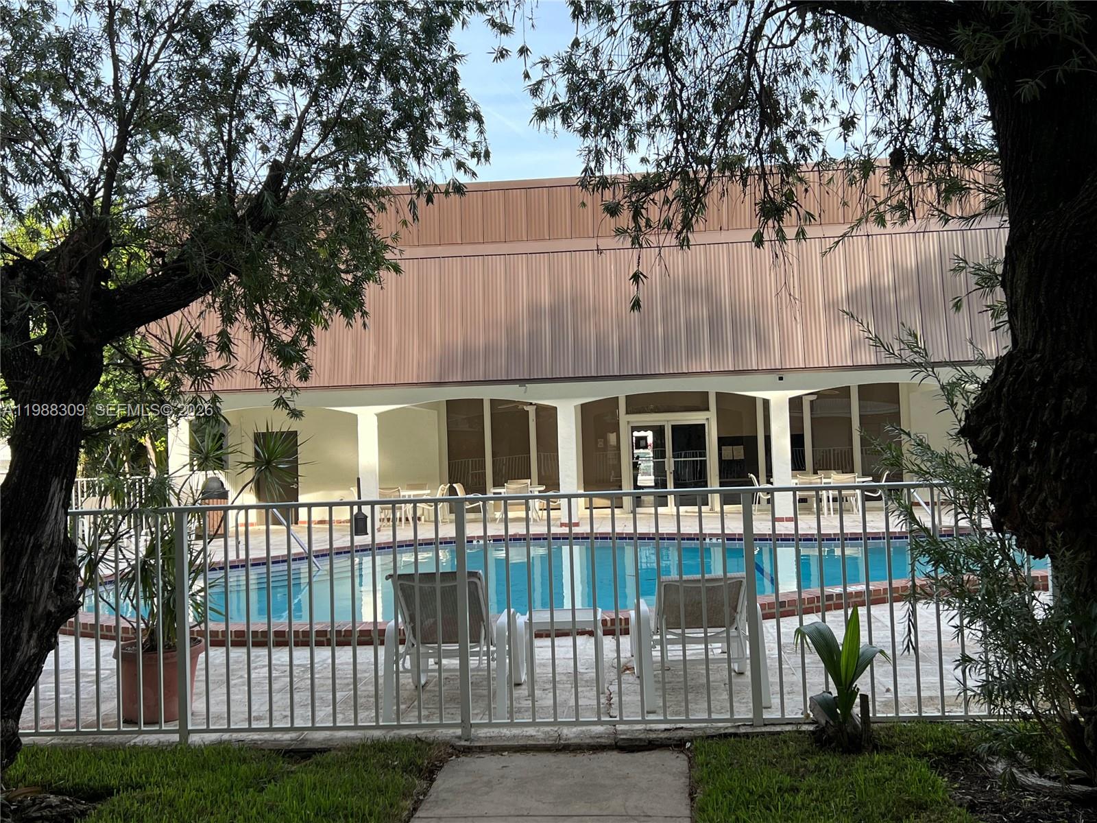 PALM VILLAGE CLUB CONDO - Residential Lease