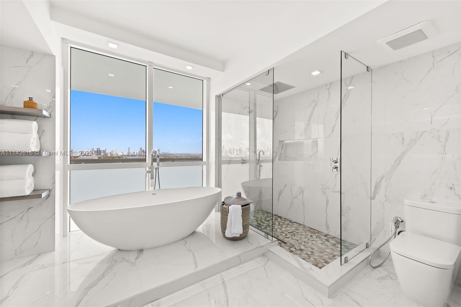 ICON CONDO - Residential