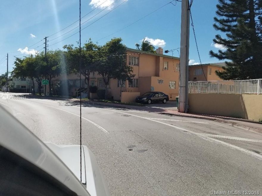 Multi-Family in Miami Beach Location.Location..Location few steps from the ocean in Miami Beach. Very good income Investment. THE OWNER NEED TO SELL .BRING YOUR OFFER.