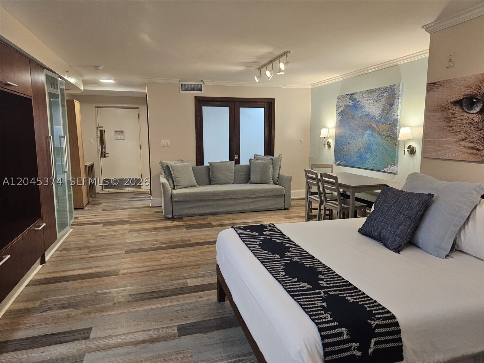1024 Ocean Dr A305