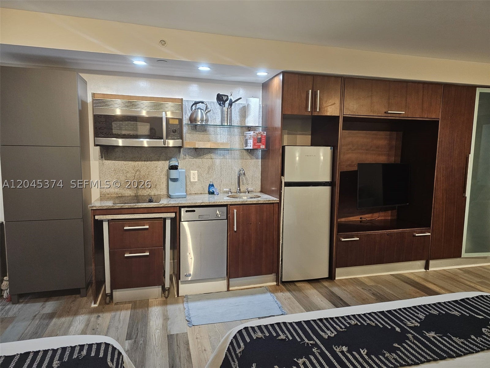 1024 Ocean Dr A305