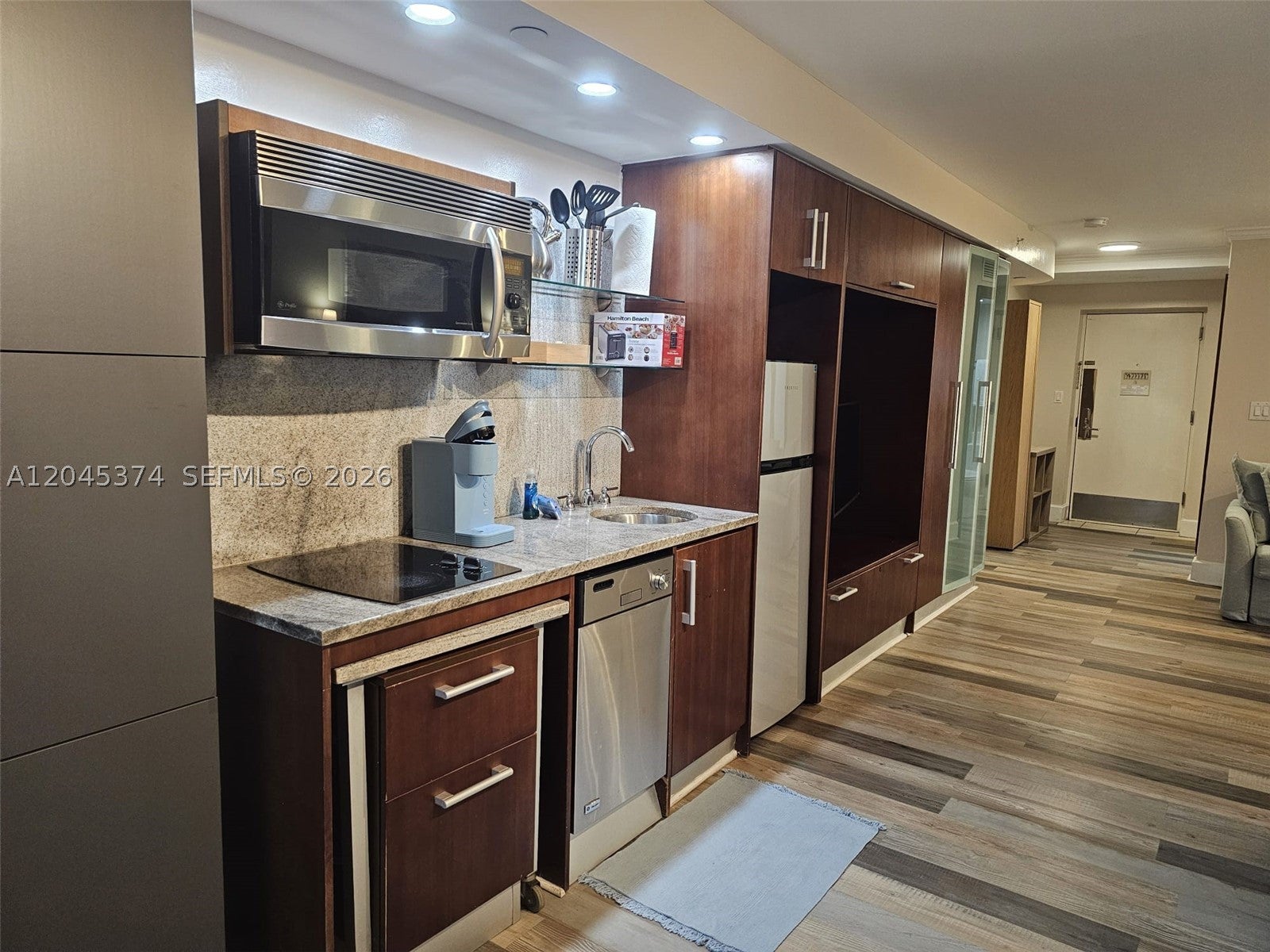 1024 Ocean Dr A305
