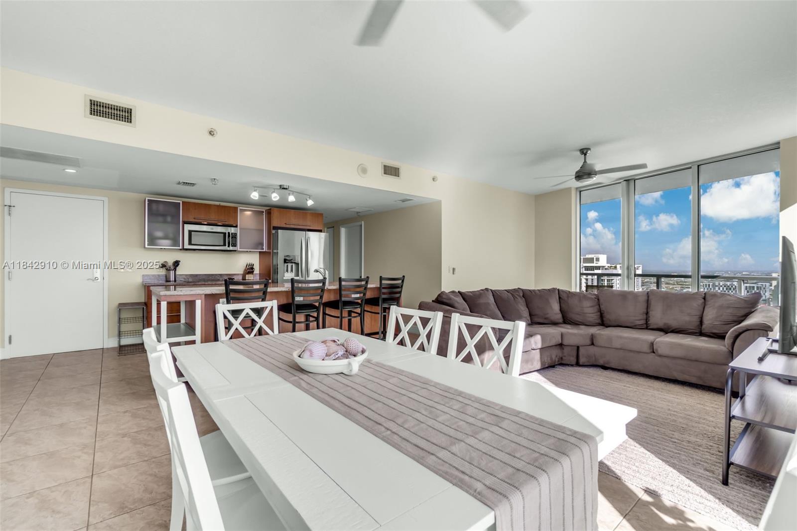 185 SW 7th St 3811