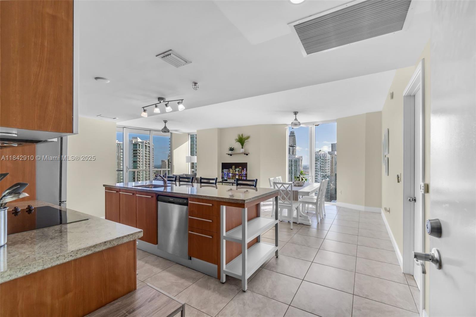185 SW 7th St 3811