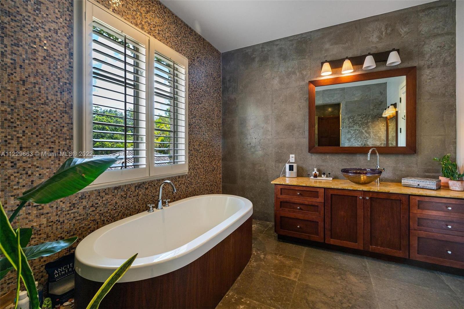 CORAL GABLE COUNTRY CLUB - Residential