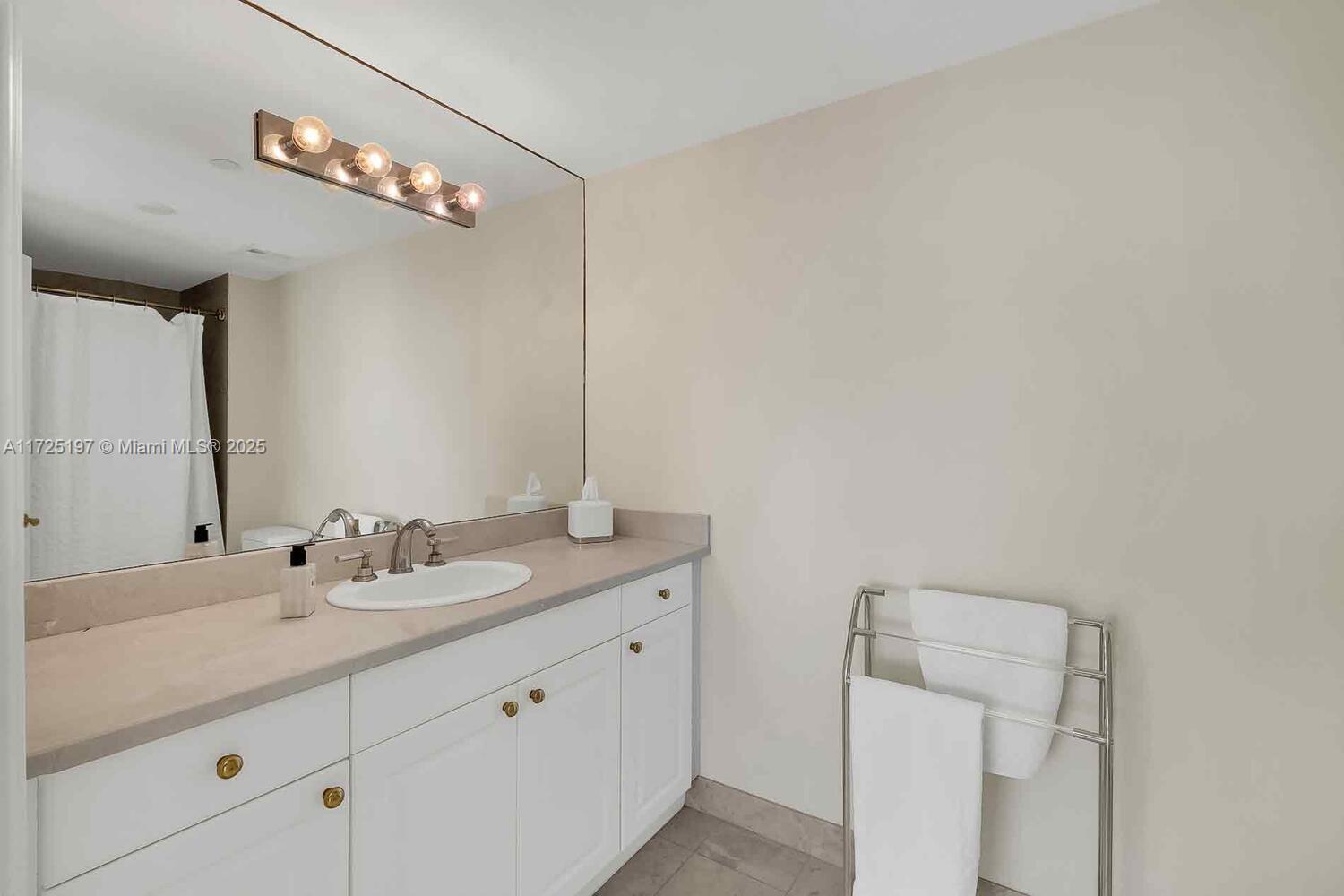 HAMPTONS SOUTH CONDO - Residential