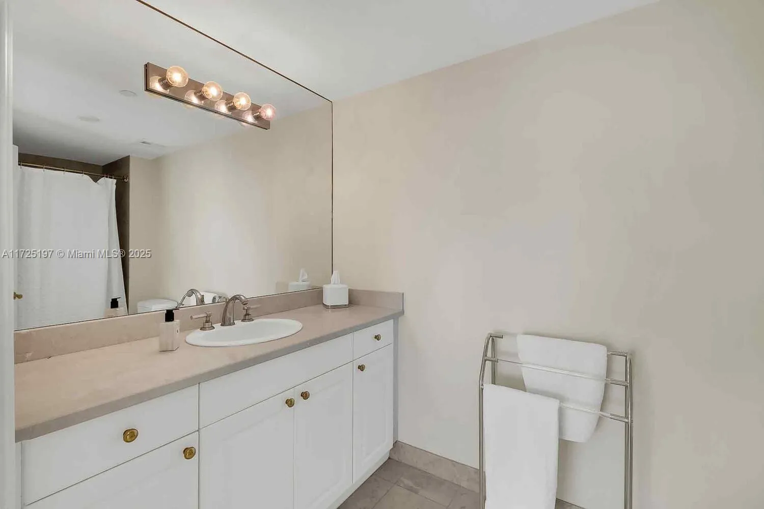 Aventura, Florida 33180, United States, 3 Bedrooms Bedrooms, ,4 BathroomsBathrooms,Residential,Active,18402