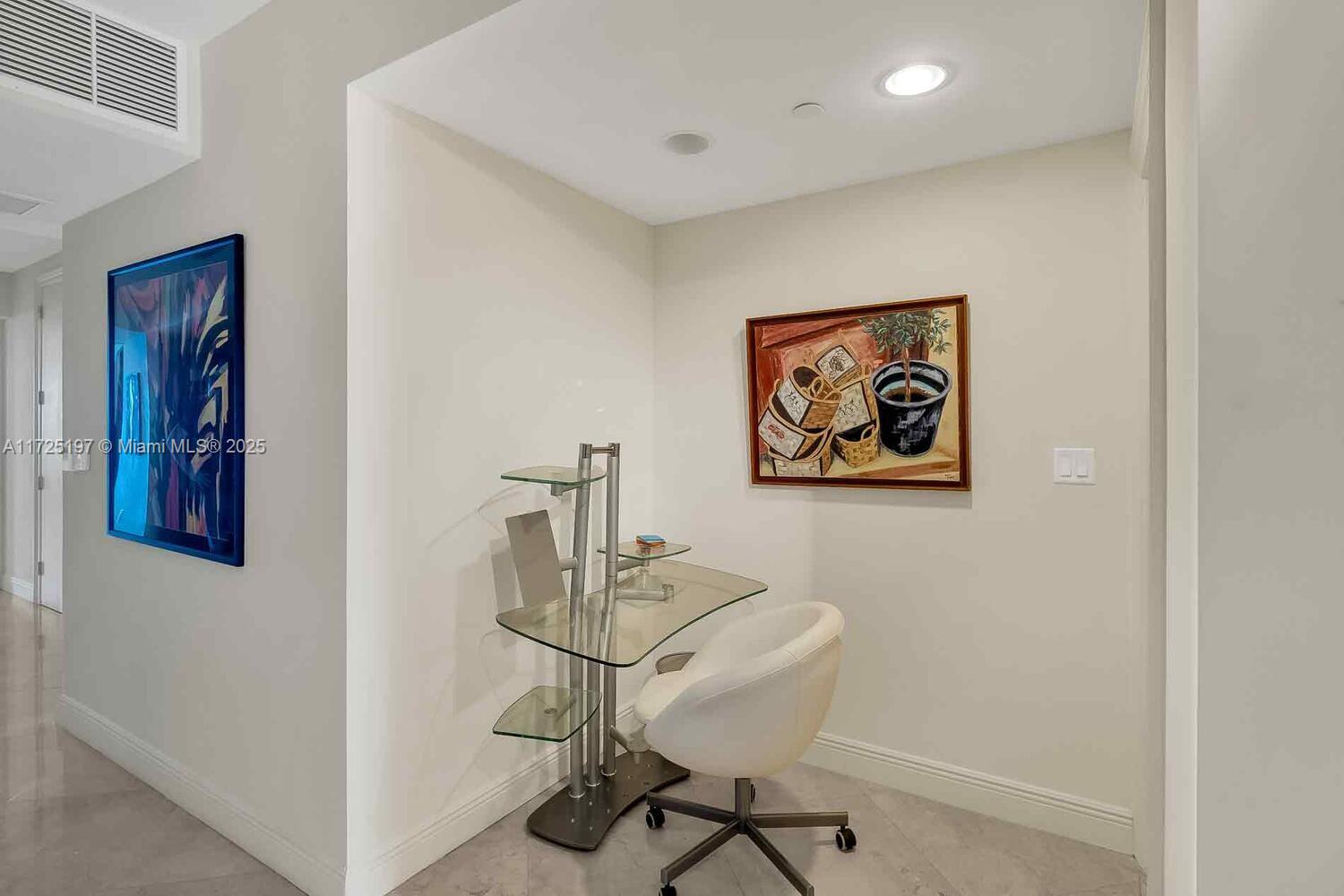 HAMPTONS SOUTH CONDO - Residential