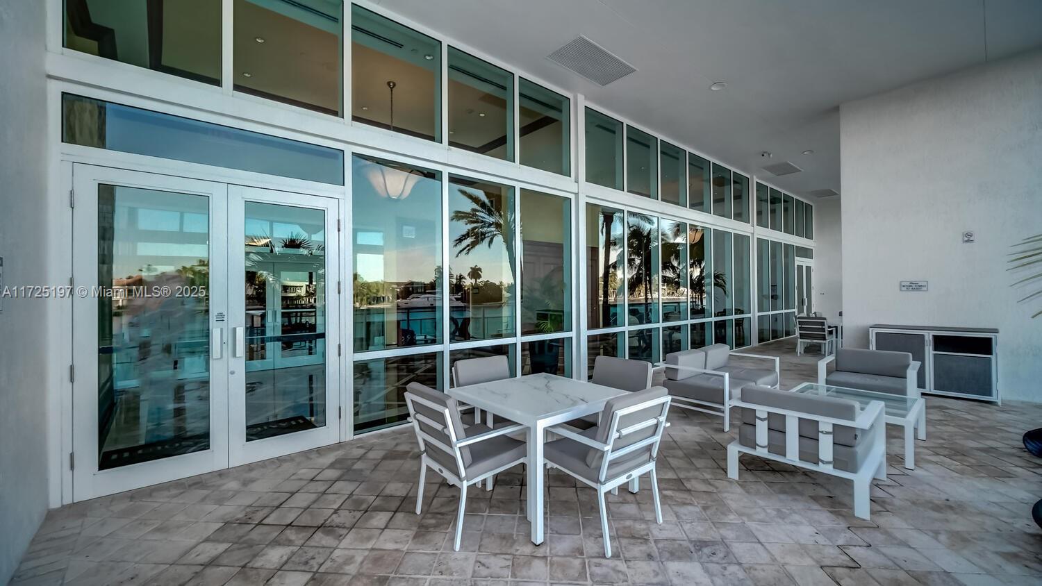 HAMPTONS SOUTH CONDO - Residential