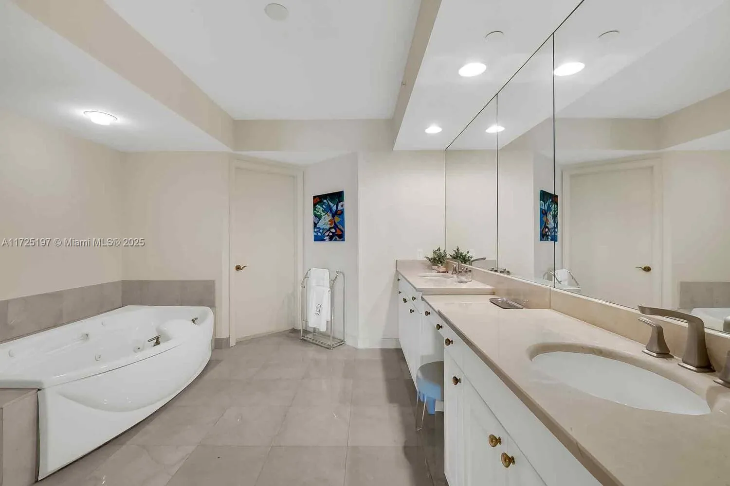 Aventura, Florida 33180, United States, 3 Bedrooms Bedrooms, ,4 BathroomsBathrooms,Residential,Active,18402