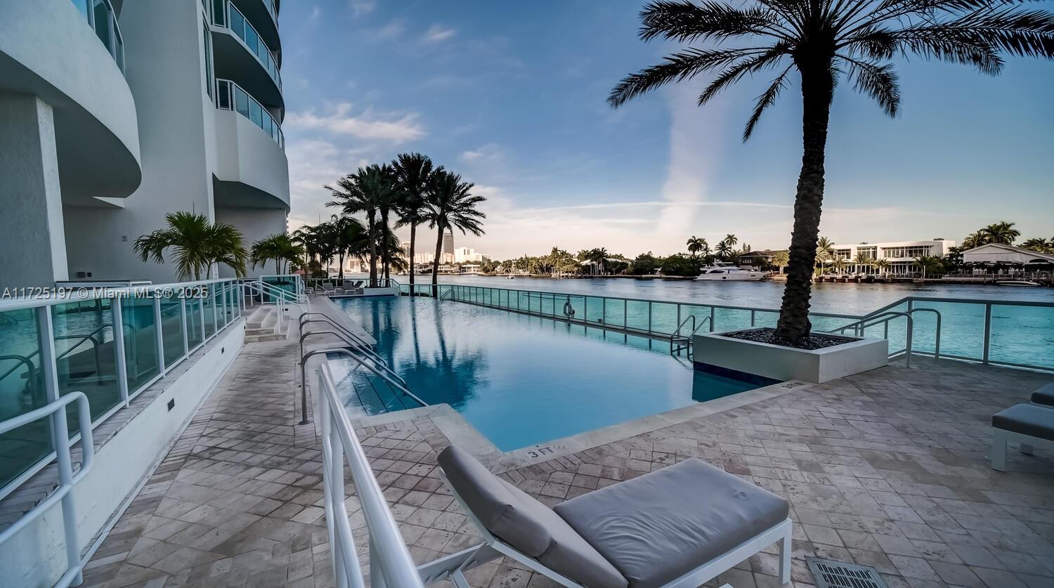 HAMPTONS SOUTH CONDO - Residential