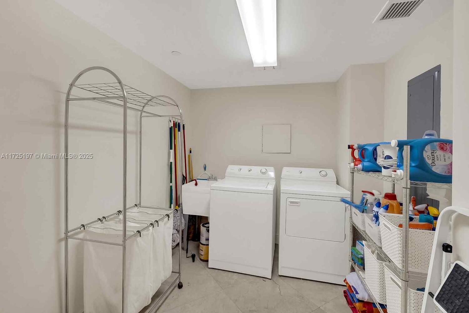 HAMPTONS SOUTH CONDO - Residential