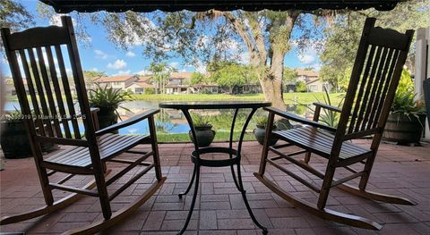 9012 Vineyard Lake Dr Plantation FL 33324