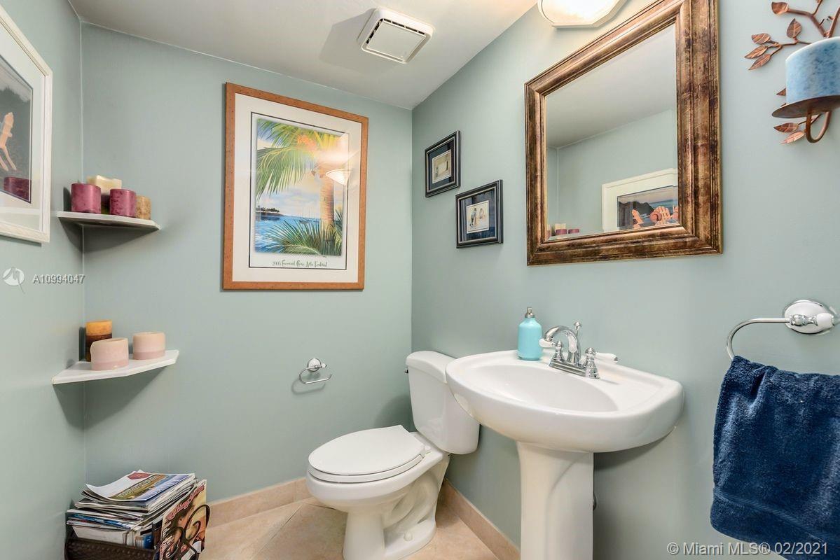 LAKEVIEW TOWNHOUSES CONDO - Residential