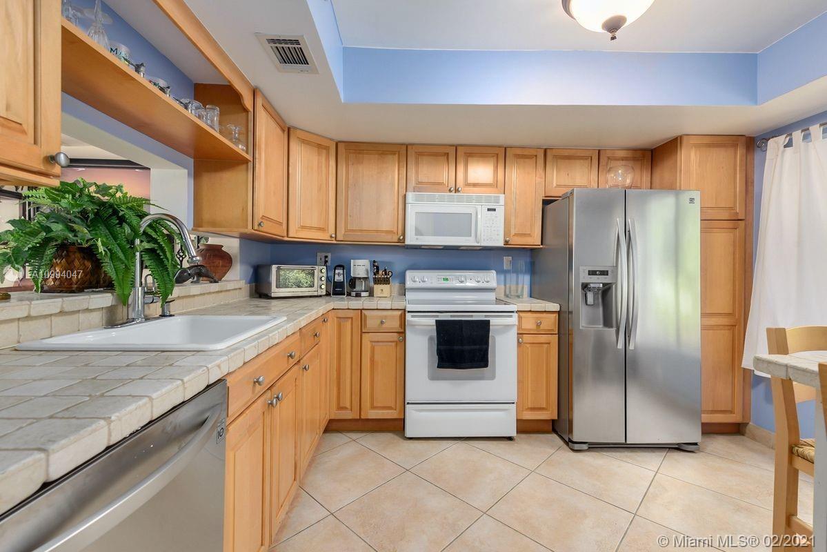 LAKEVIEW TOWNHOUSES CONDO - Residential