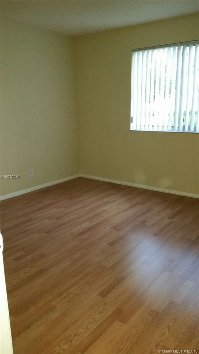 Nice unit with many upgrades in Gardens North. Move in ready.
Tenant is responsible for water.
Wood and tile floors. Washer+ dryer in the unit.
Association offers many amenities.
Great location