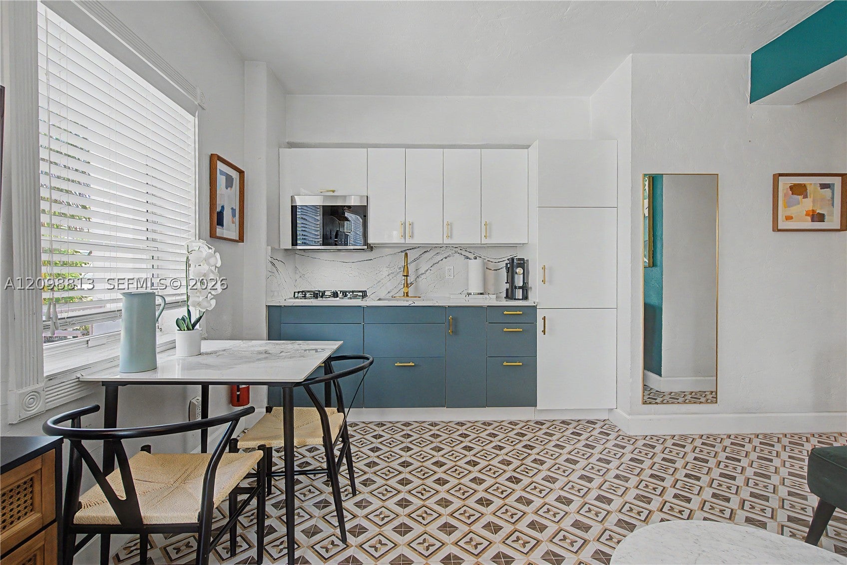 255 W 24th St 236