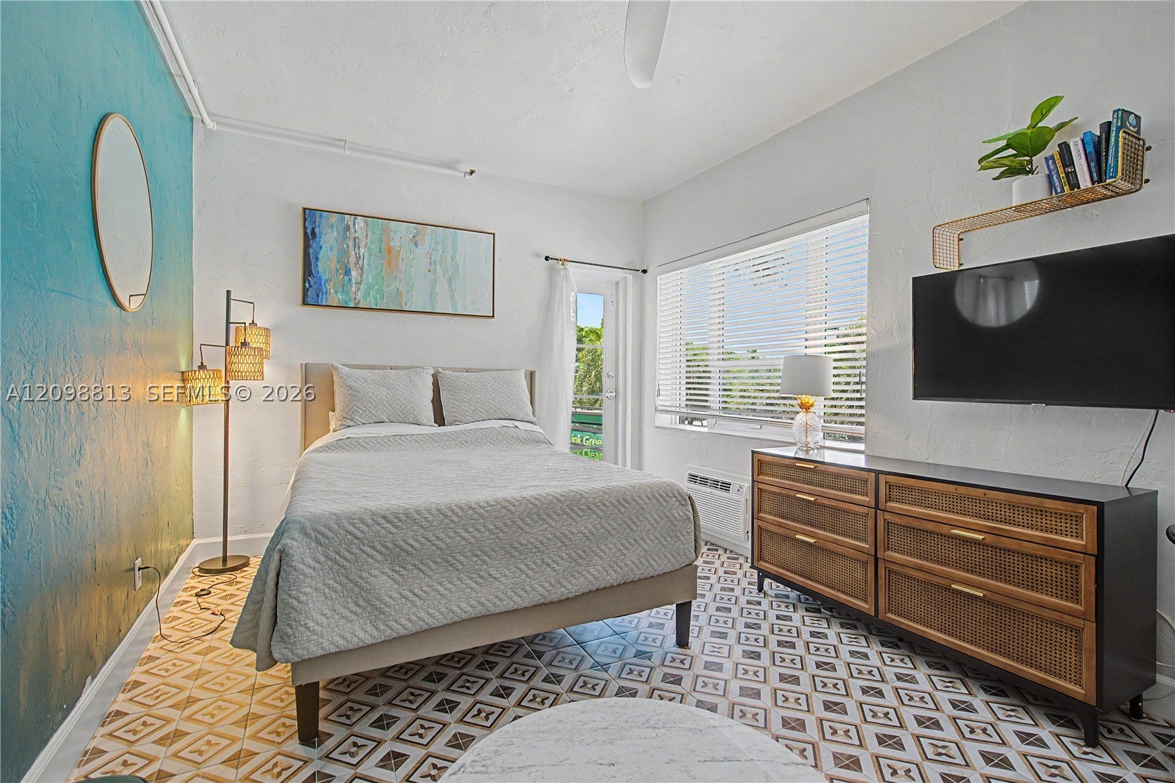 255 W 24th St 236