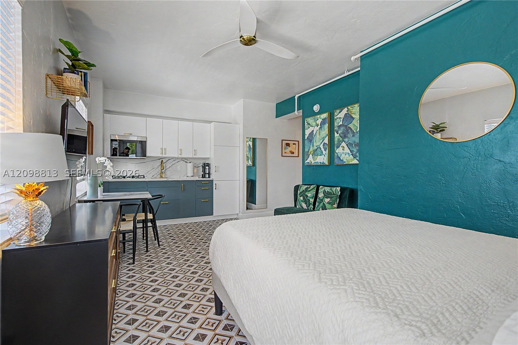255 W 24th St 236